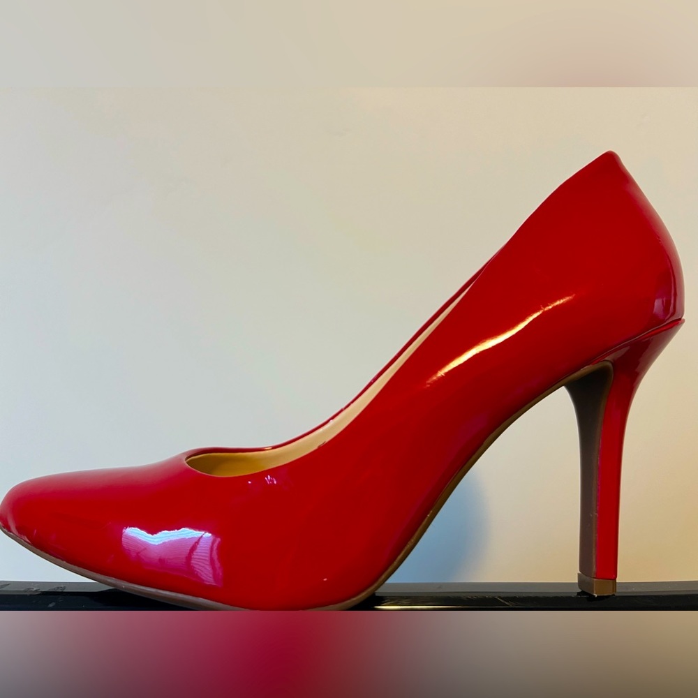 Jessica Simpson Red Patent Pointed Toe Pumps